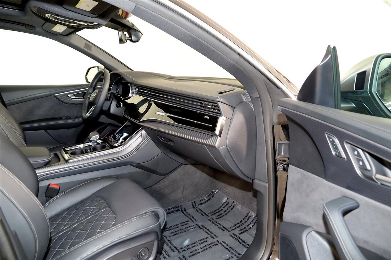 Audi SQ8  2024