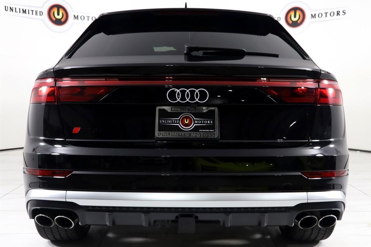 Audi SQ8  2024
