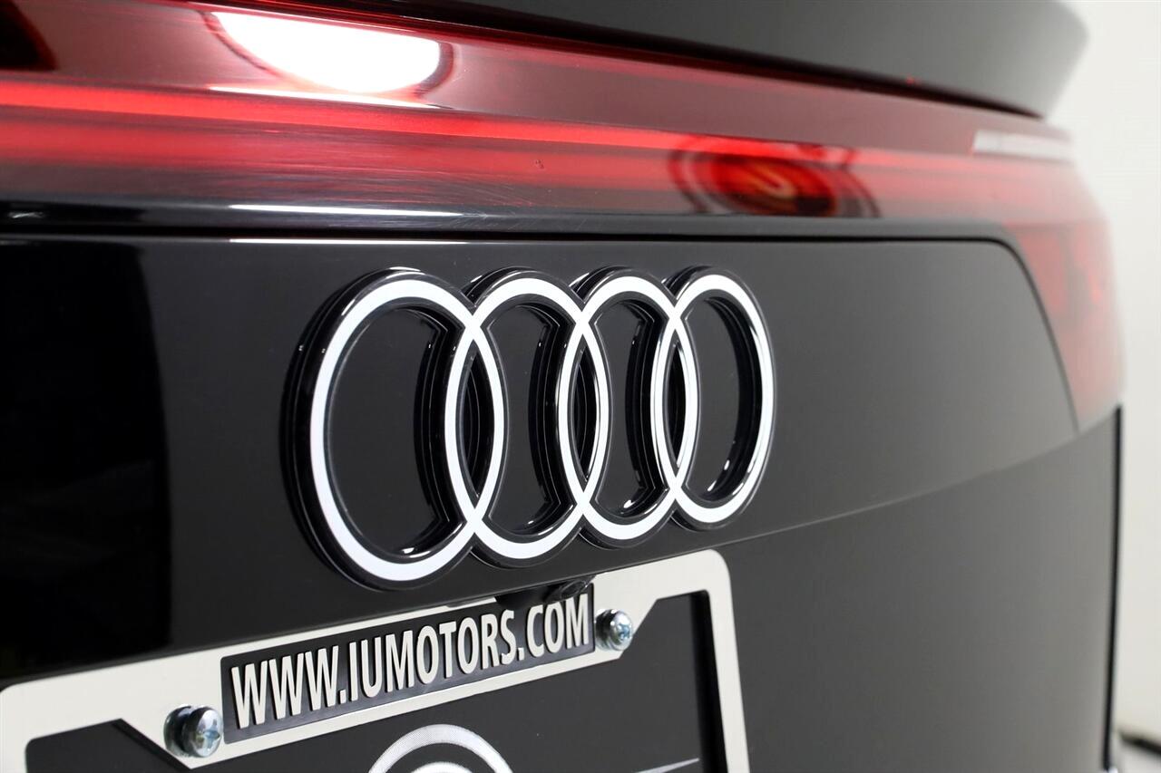 Audi SQ8  2024