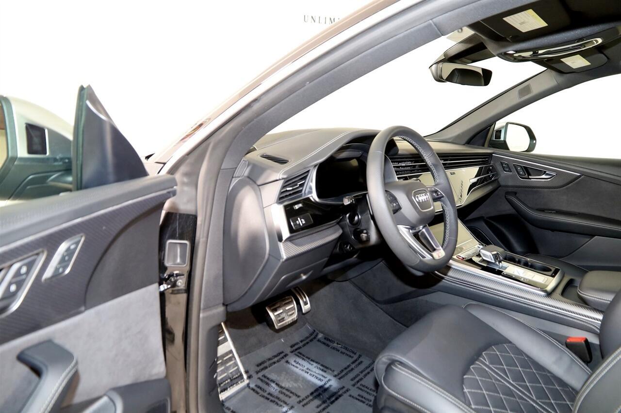 Audi SQ8  2024