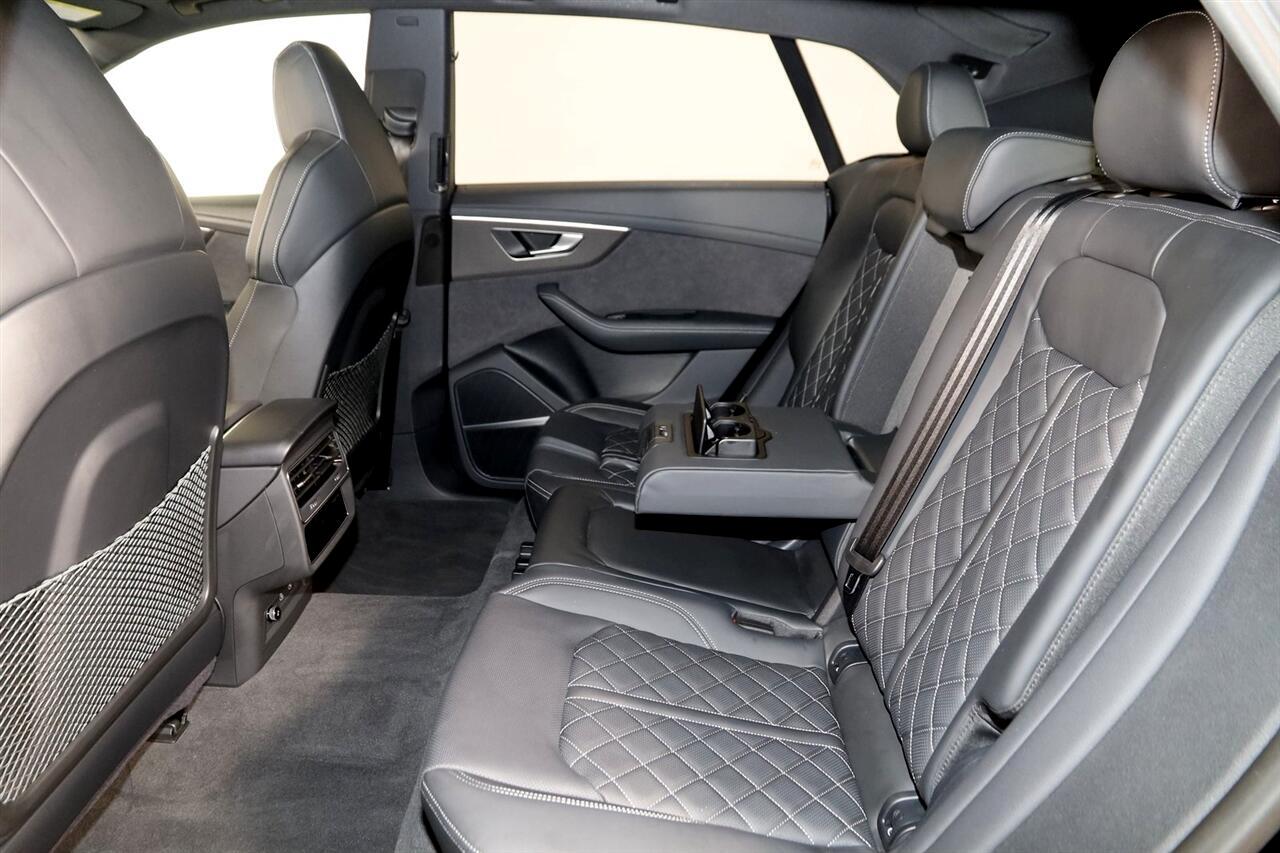 Audi SQ8  2024