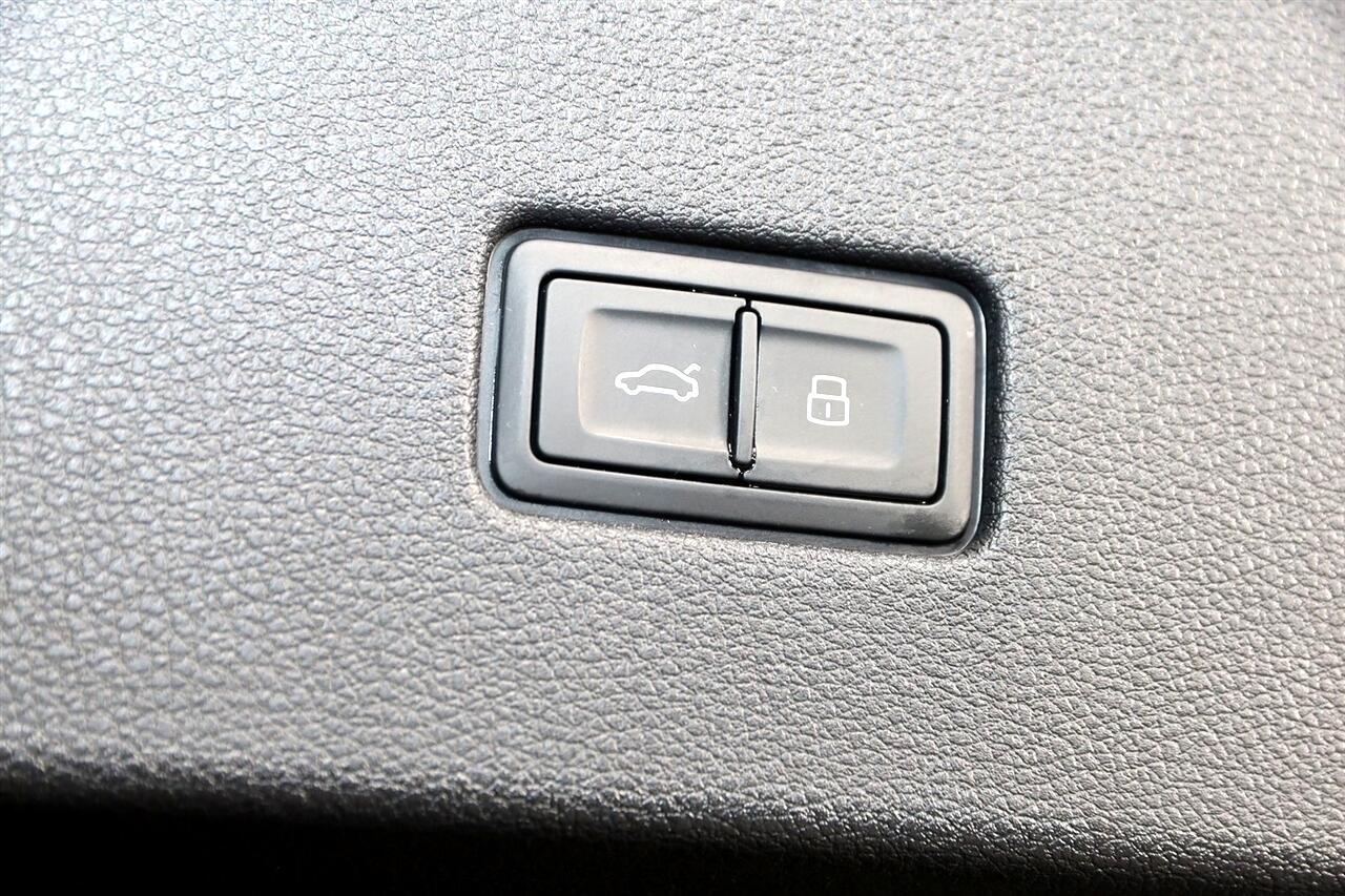 Audi SQ8  2024