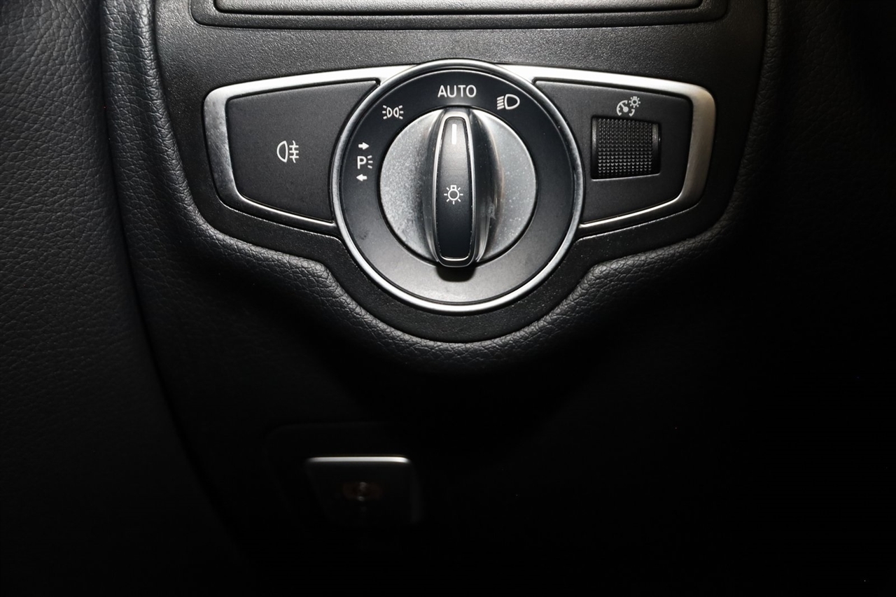 Mercedes-Benz C-Class  2021