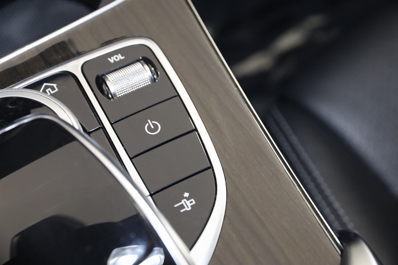 Mercedes-Benz C-Class  2021