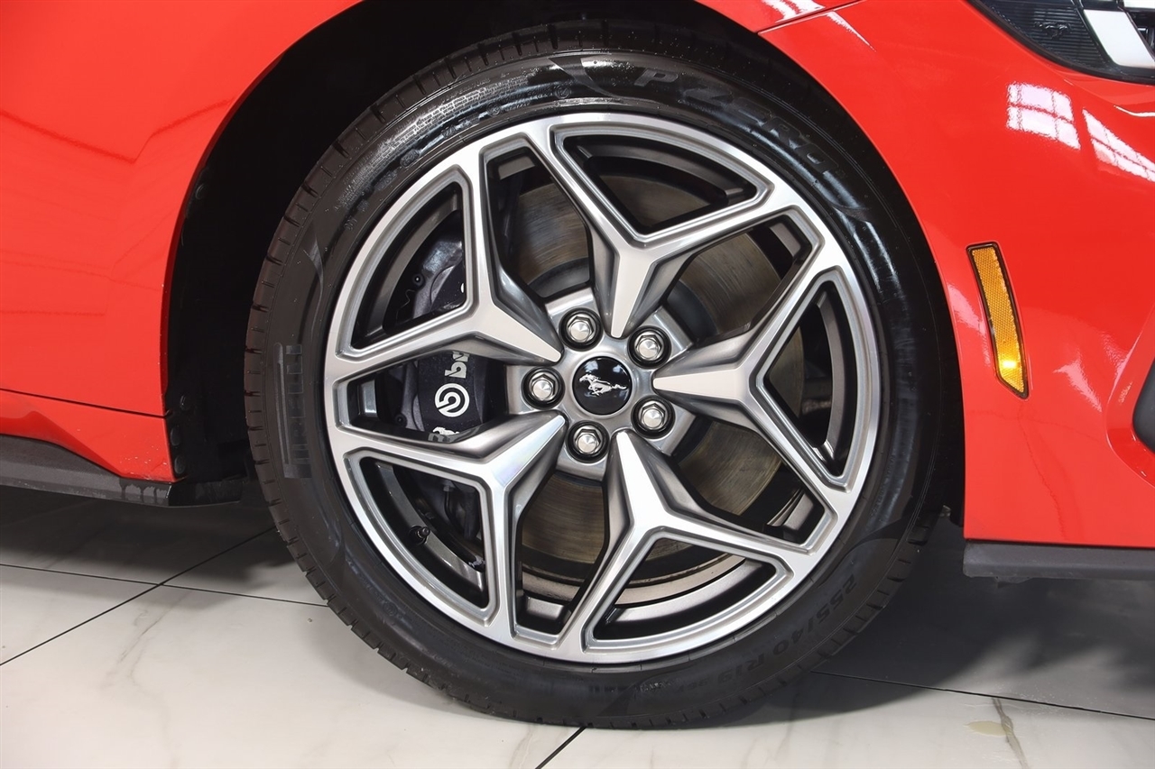 Ford Mustang  2024