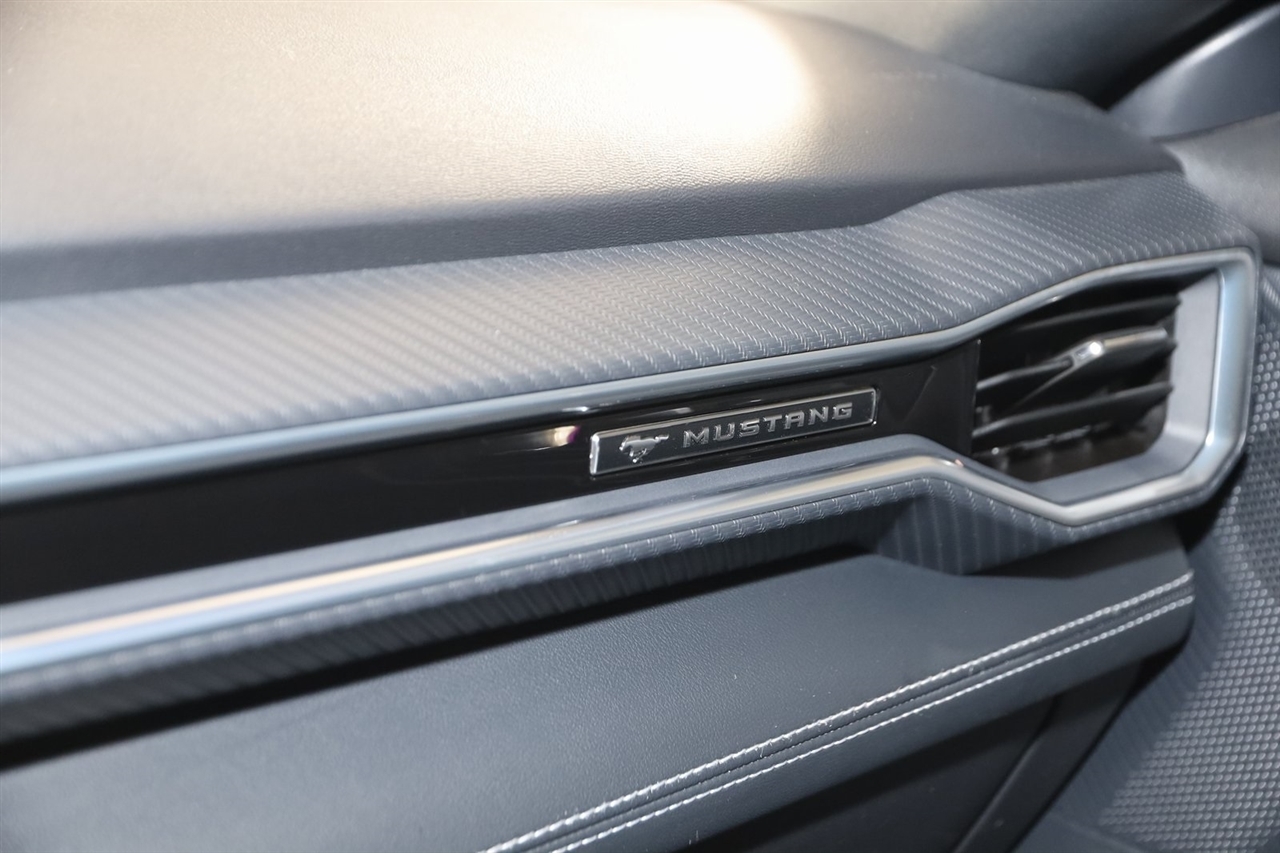 Ford Mustang  2024