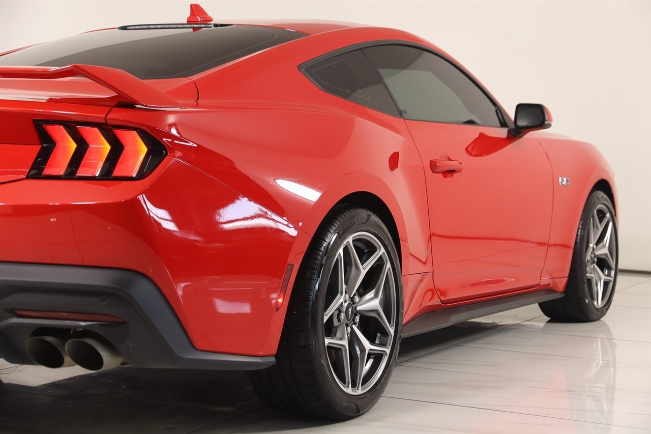 Ford Mustang  2024