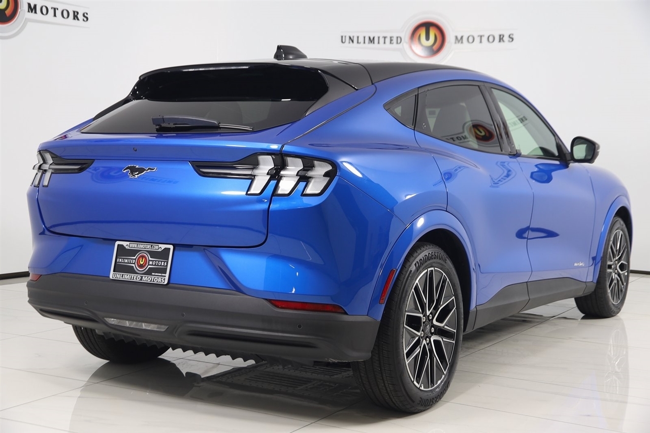 Ford Mustang Mach-E  2025