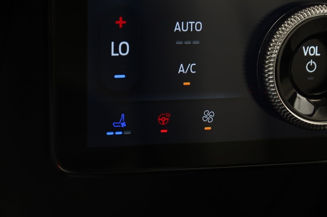 Ford Mustang Mach-E  2025