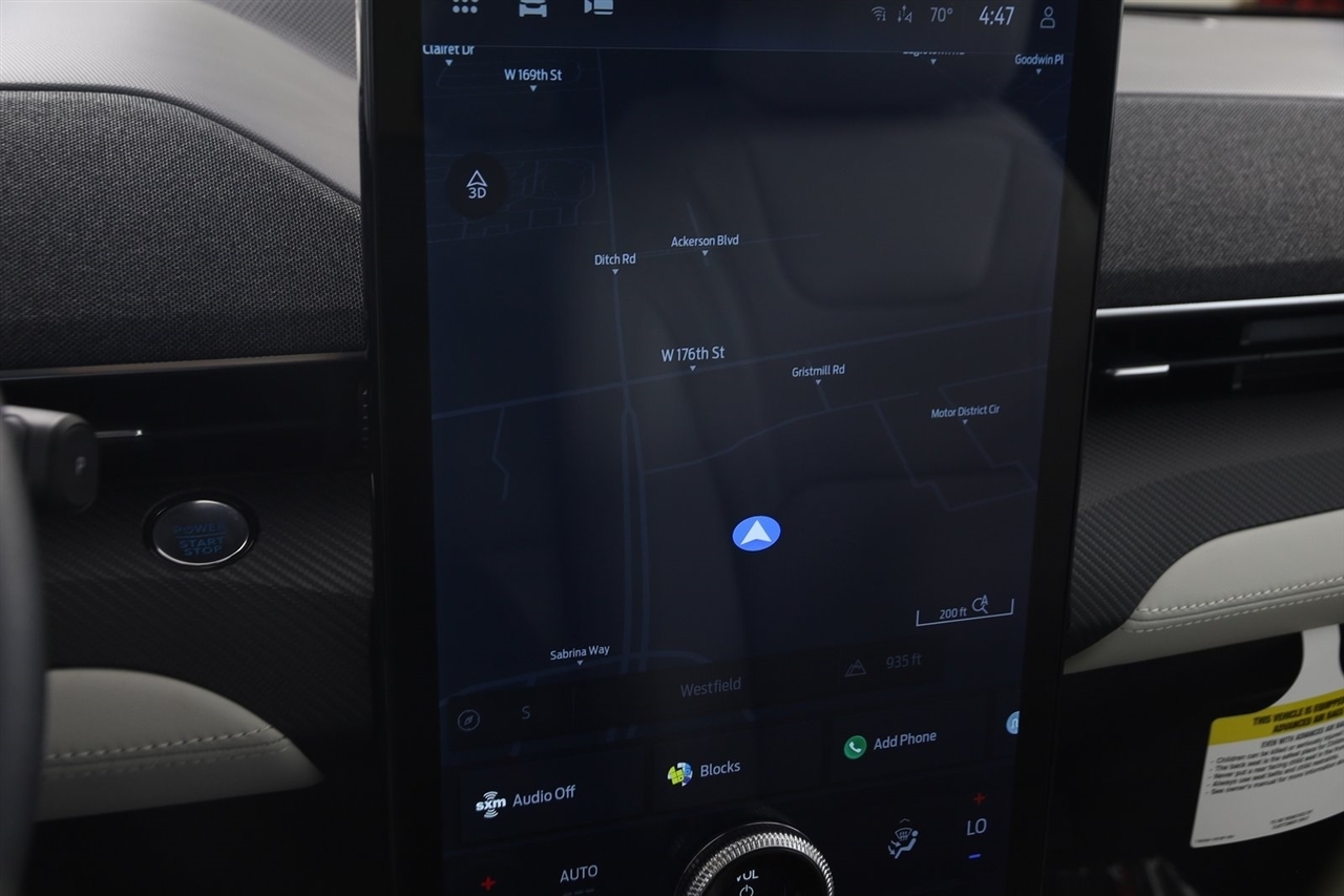 Ford Mustang Mach-E  2025