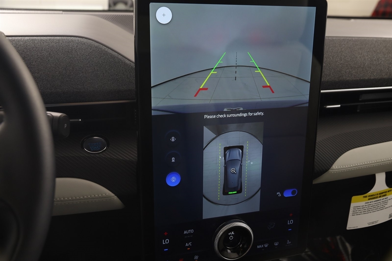 Ford Mustang Mach-E  2025