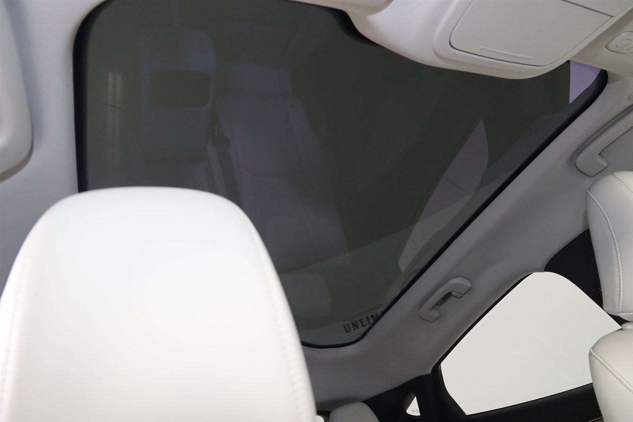 Ford Mustang Mach-E  2025