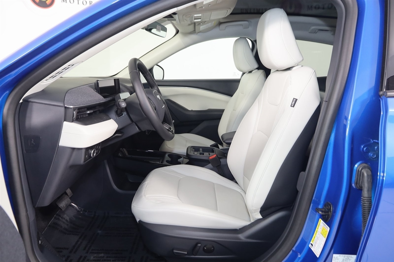 Ford Mustang Mach-E  2025