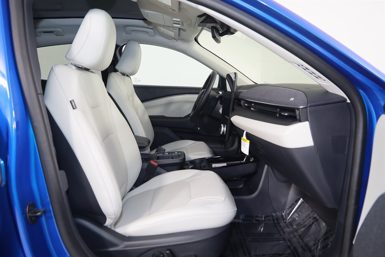 Ford Mustang Mach-E  2025