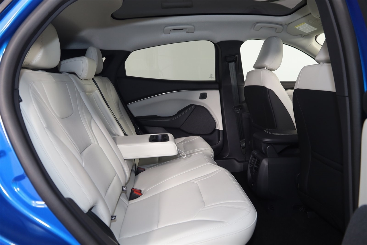 Ford Mustang Mach-E  2025