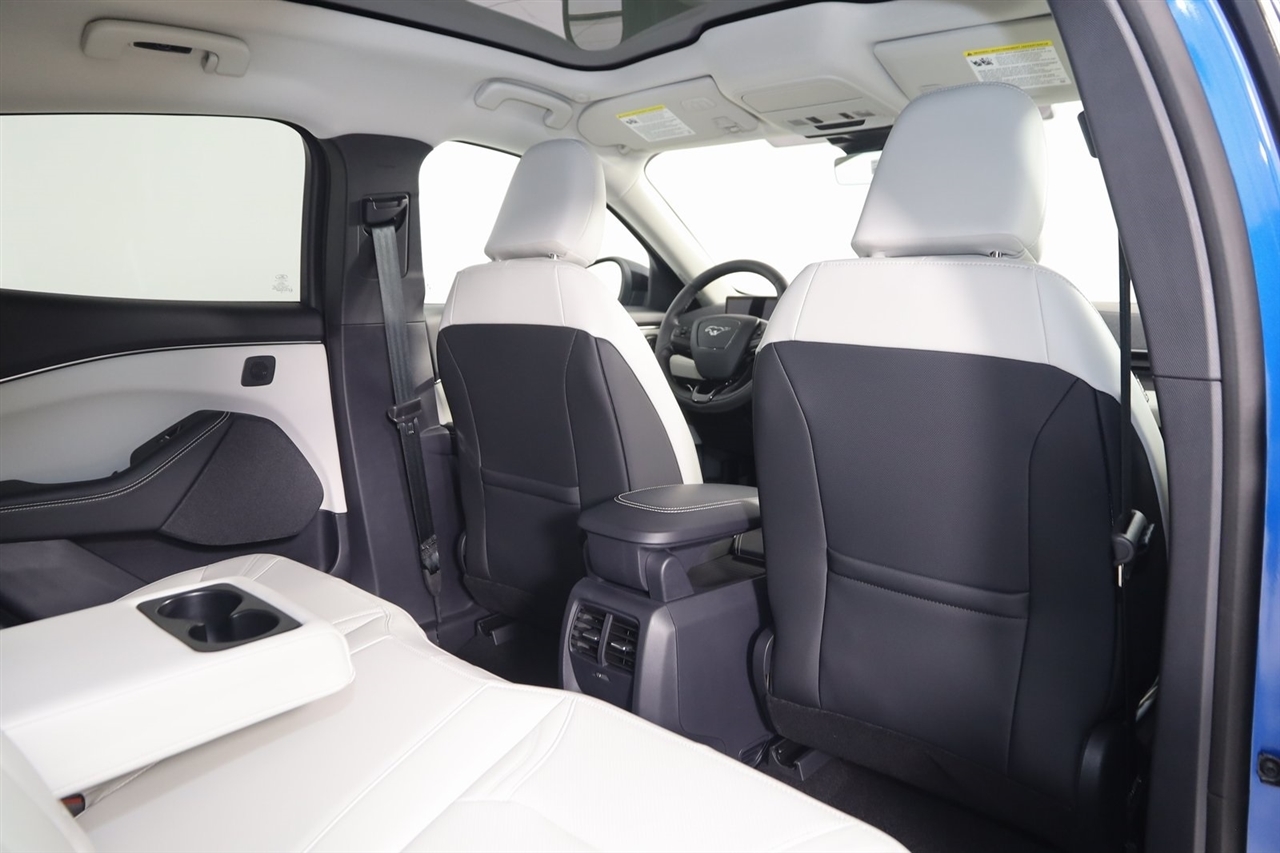 Ford Mustang Mach-E  2025