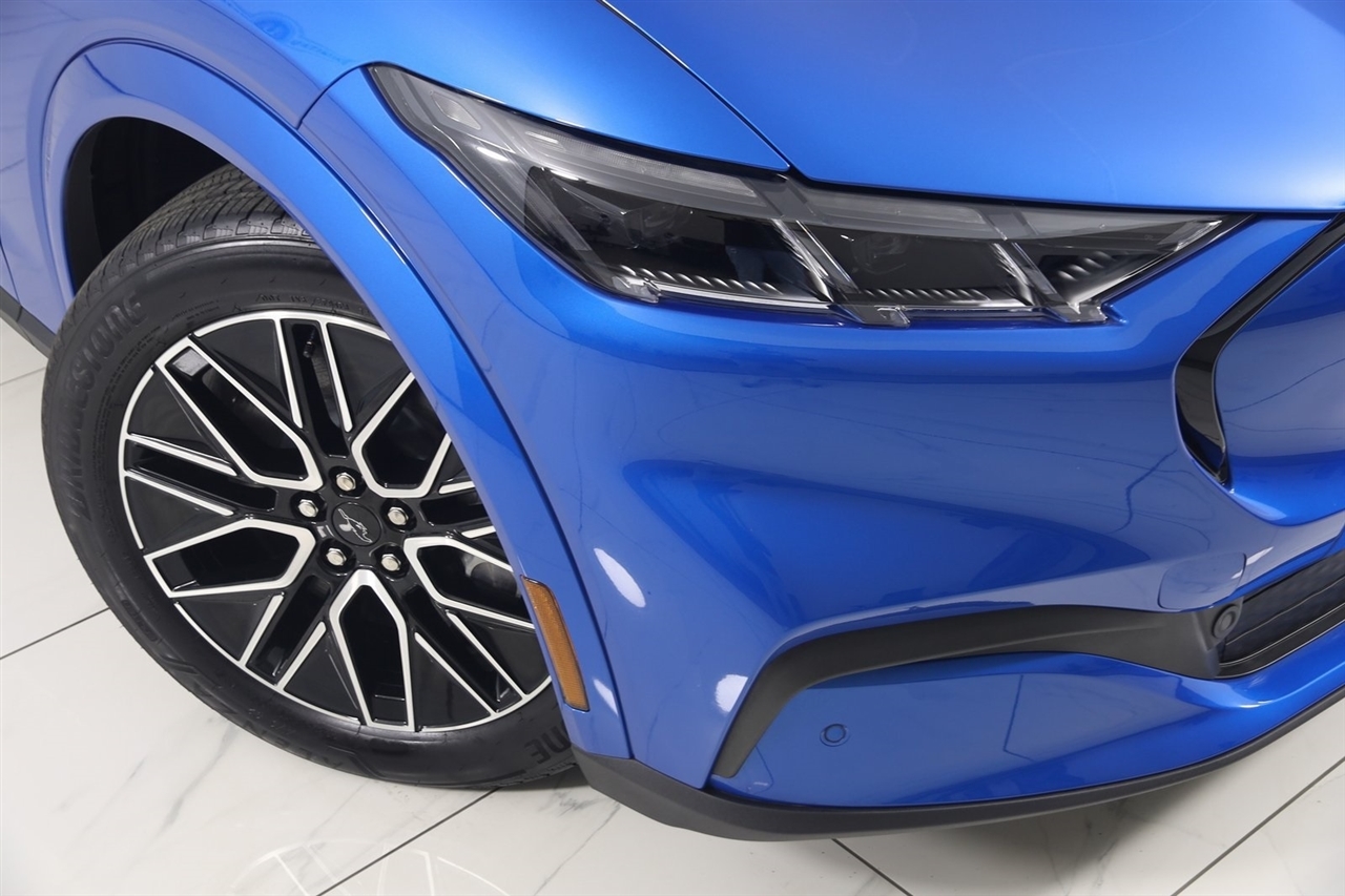 Ford Mustang Mach-E  2025