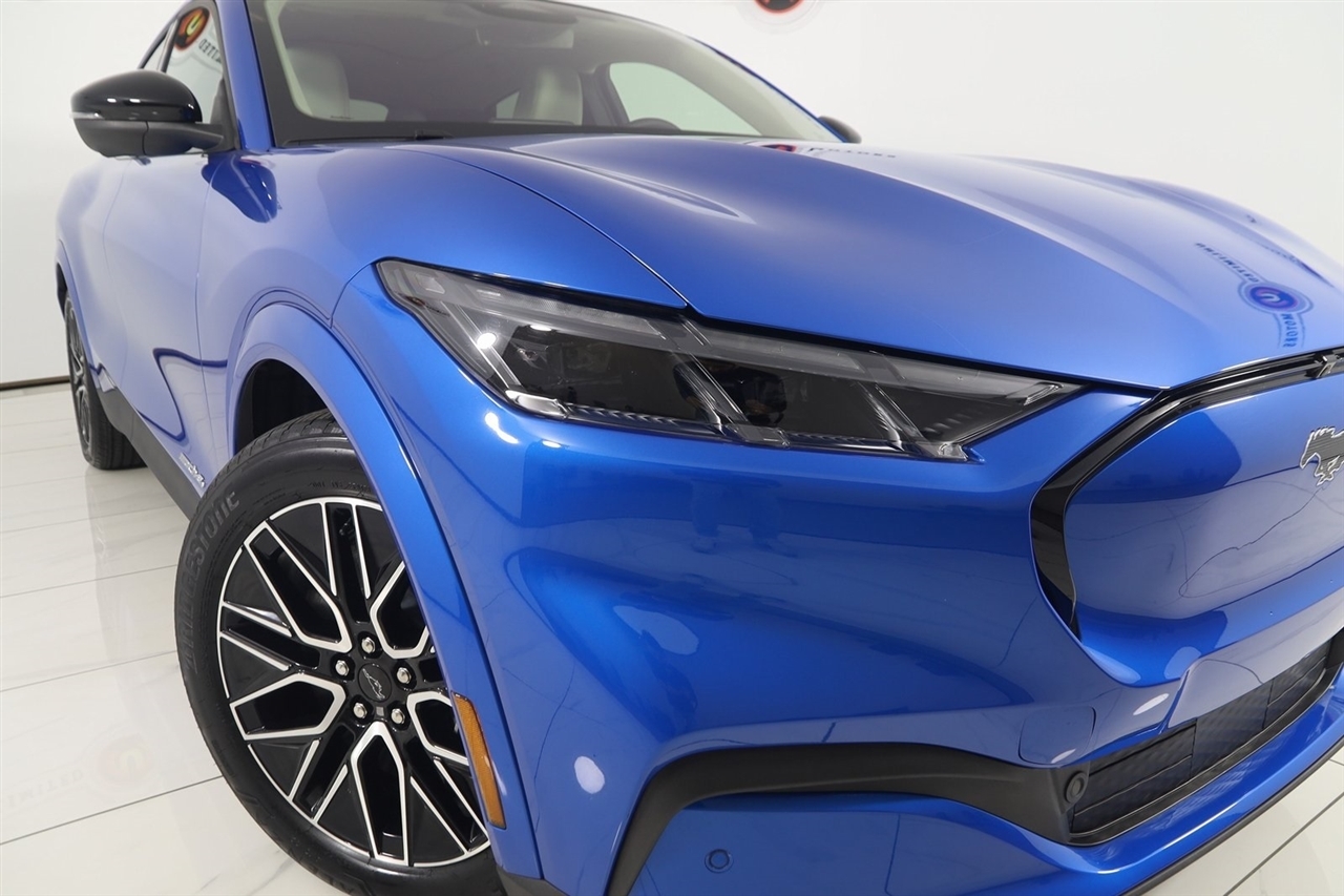 Ford Mustang Mach-E  2025