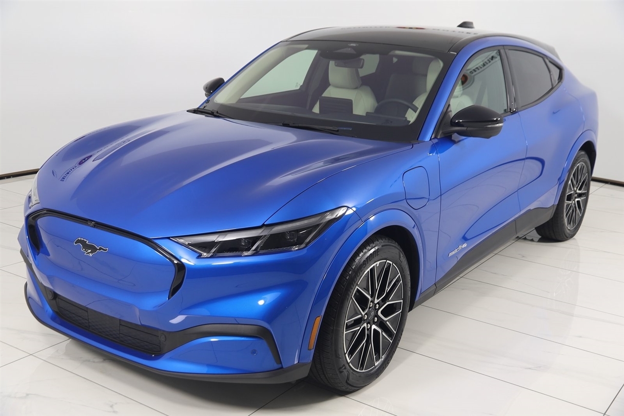 Ford Mustang Mach-E  2025