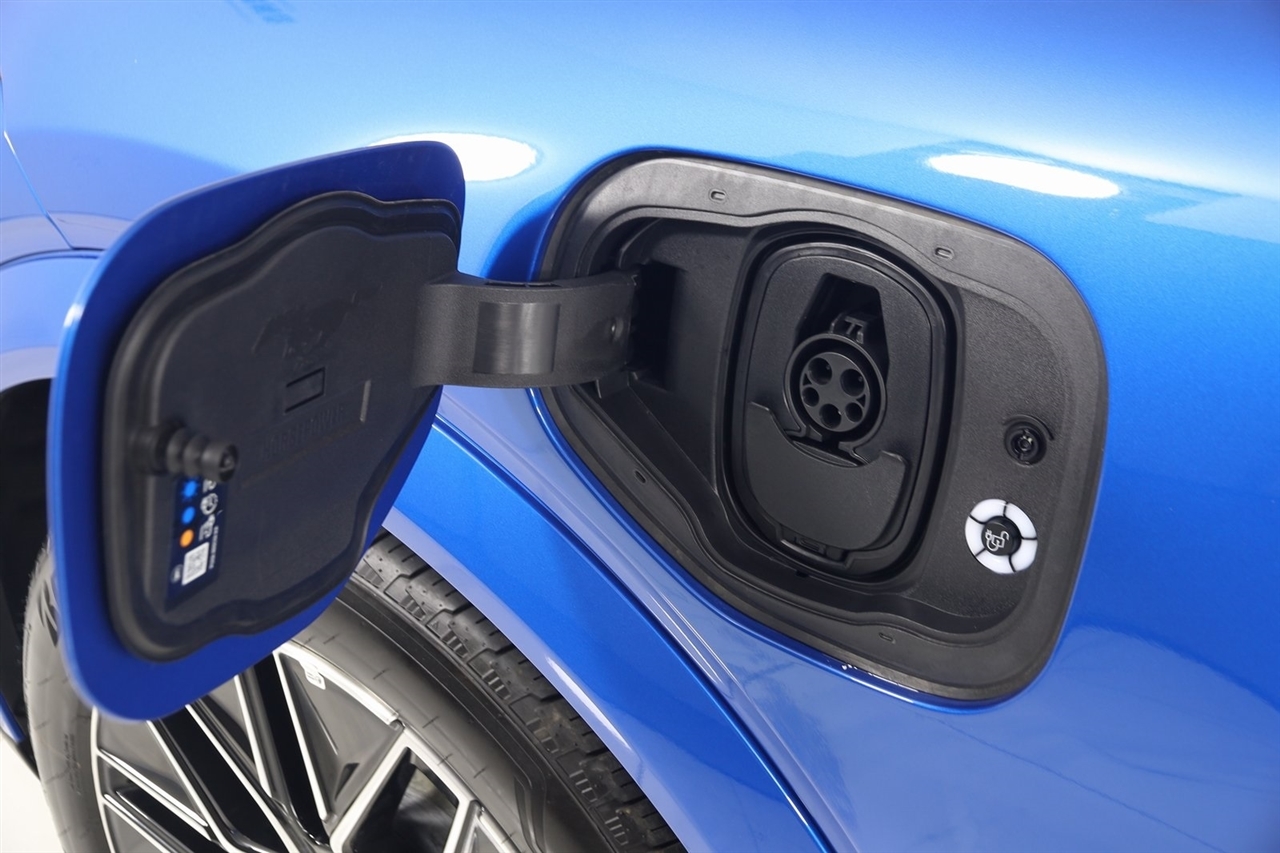 Ford Mustang Mach-E  2025