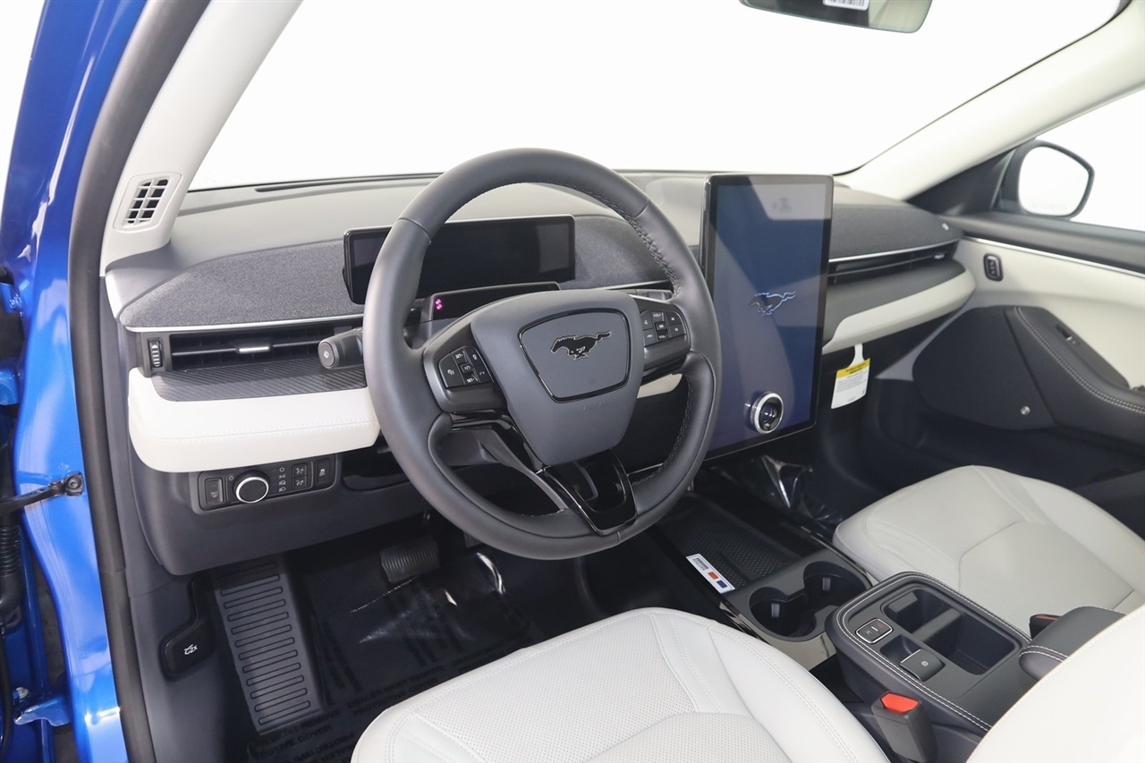 Ford Mustang Mach-E  2025