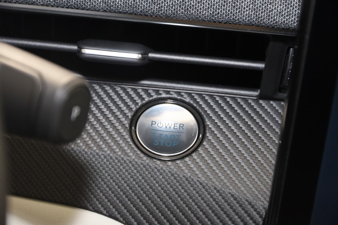 Ford Mustang Mach-E  2025