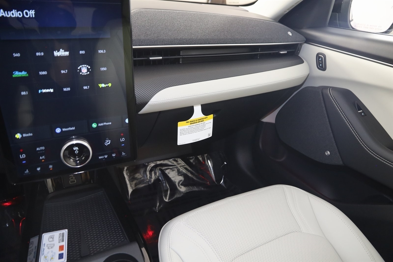 Ford Mustang Mach-E  2025