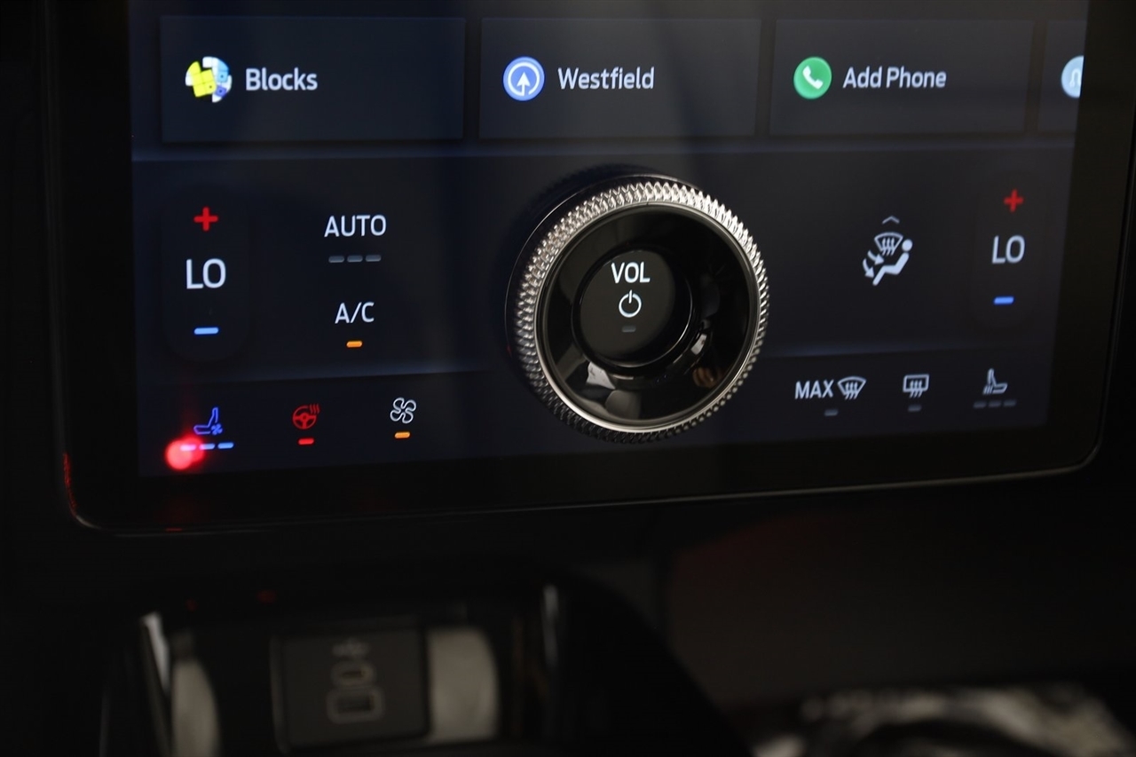 Ford Mustang Mach-E  2025