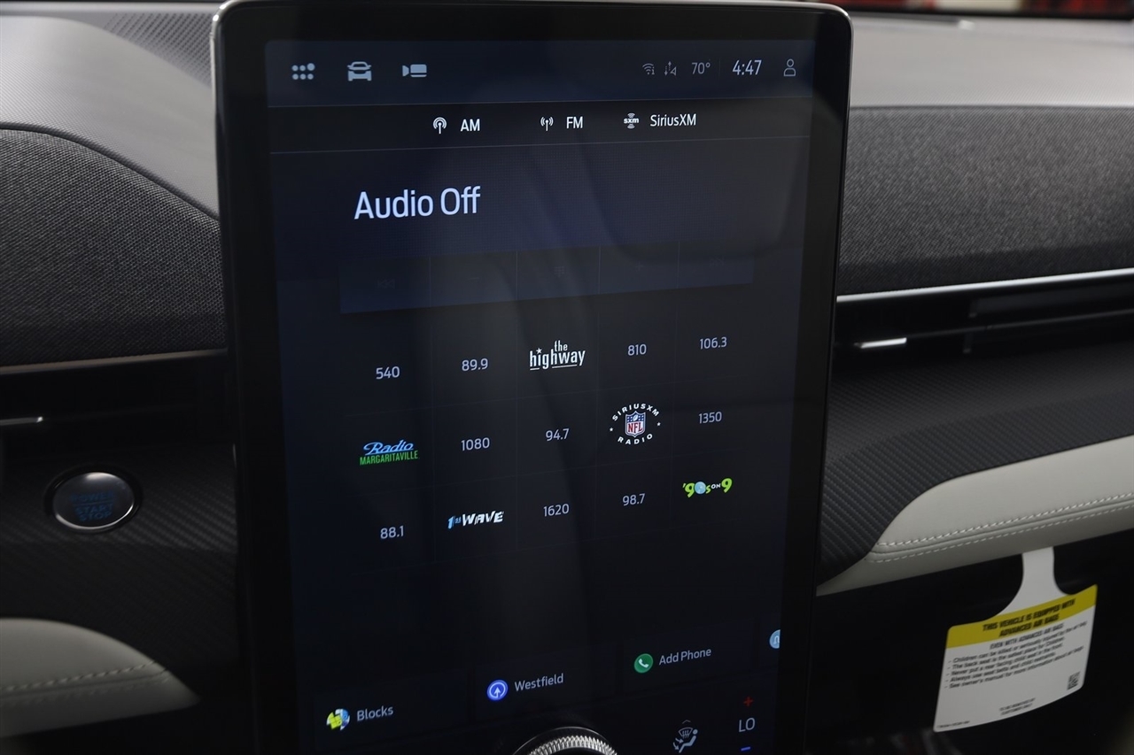 Ford Mustang Mach-E  2025