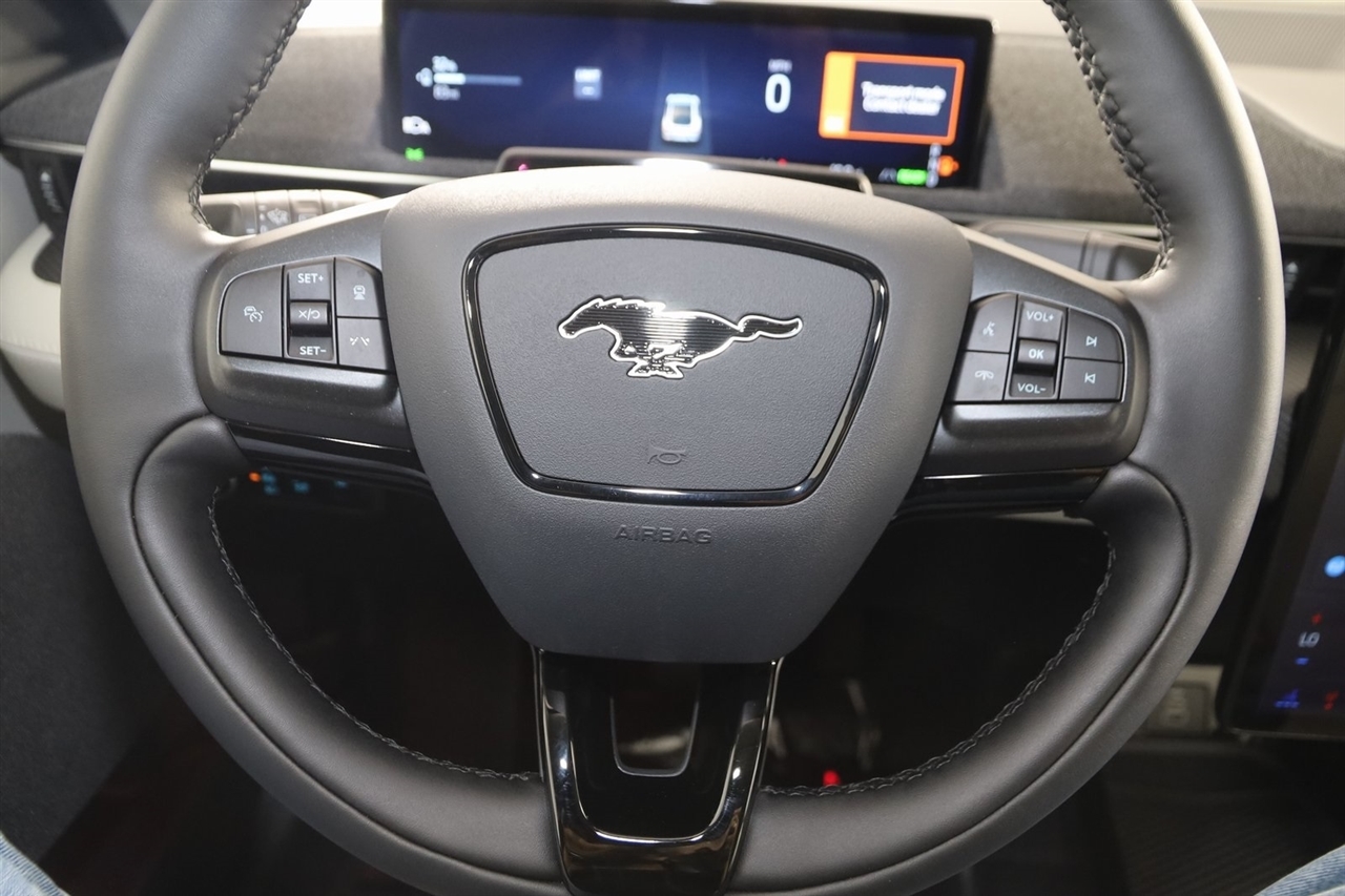 Ford Mustang Mach-E  2025