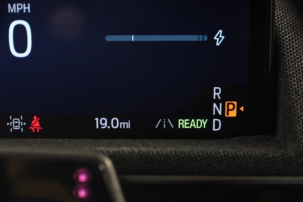 Ford Mustang Mach-E  2025