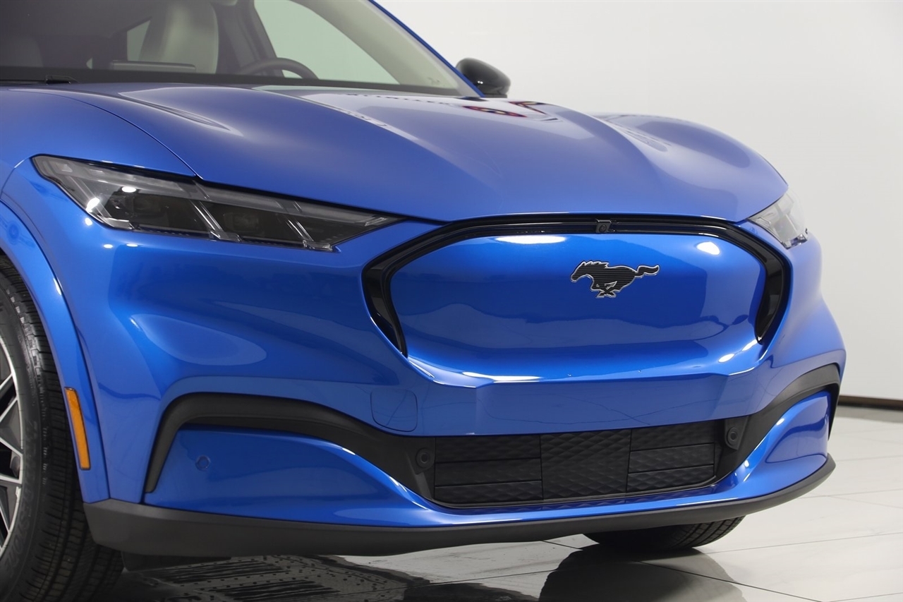 Ford Mustang Mach-E  2025