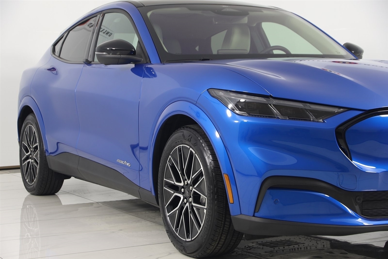 Ford Mustang Mach-E  2025