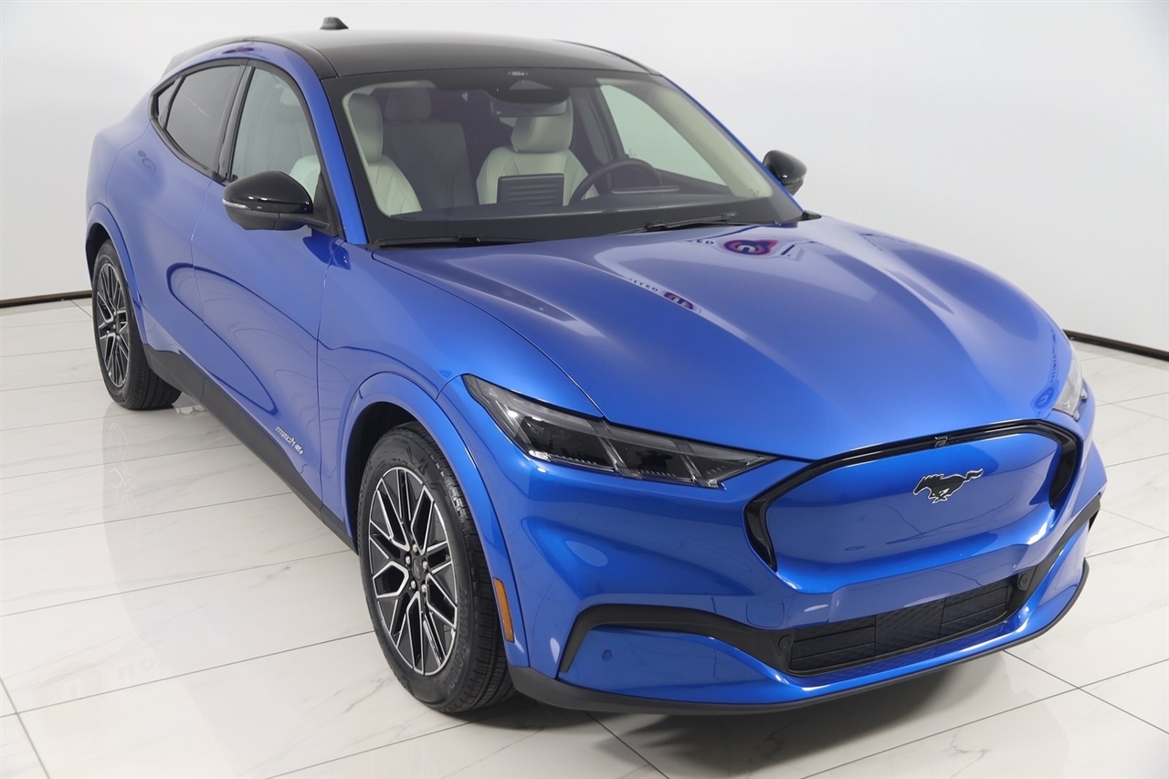 Ford Mustang Mach-E  2025