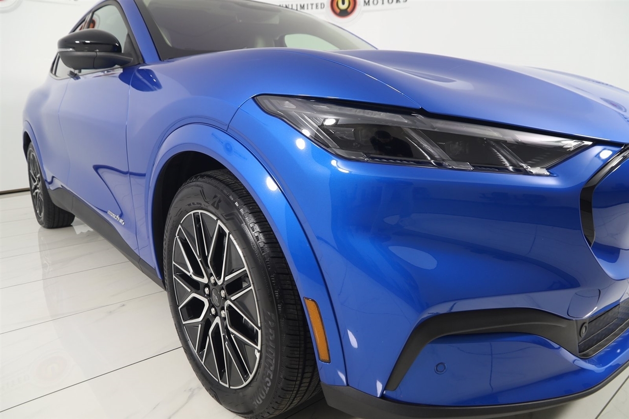 Ford Mustang Mach-E  2025