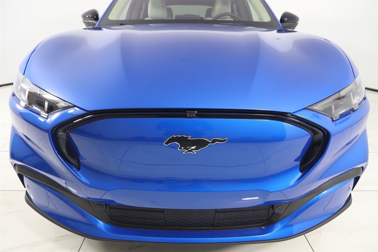 Ford Mustang Mach-E  2025