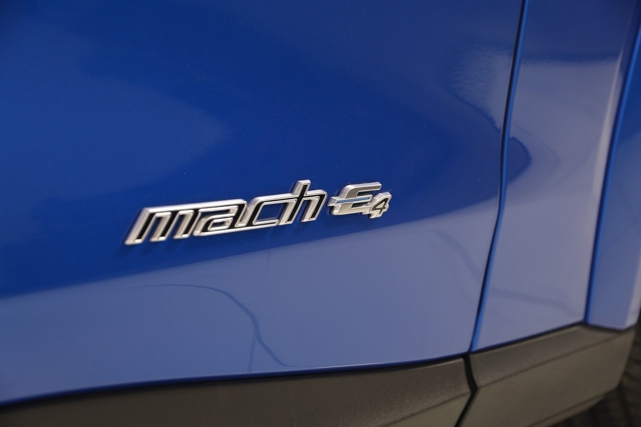 Ford Mustang Mach-E  2025