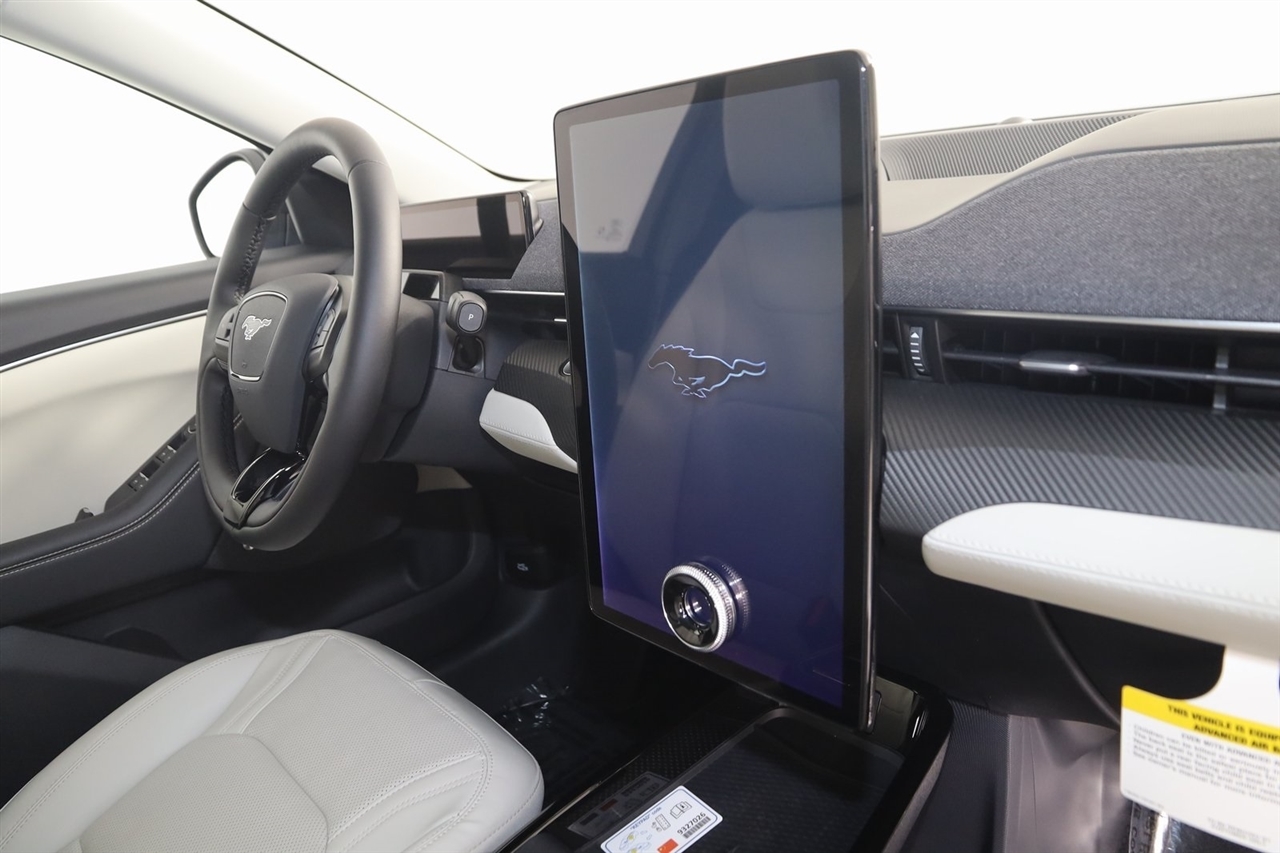 Ford Mustang Mach-E  2025