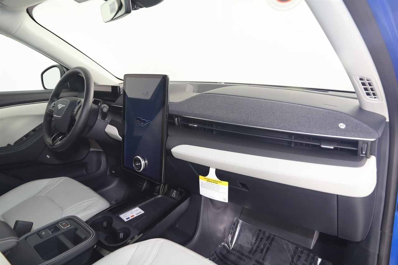 Ford Mustang Mach-E  2025