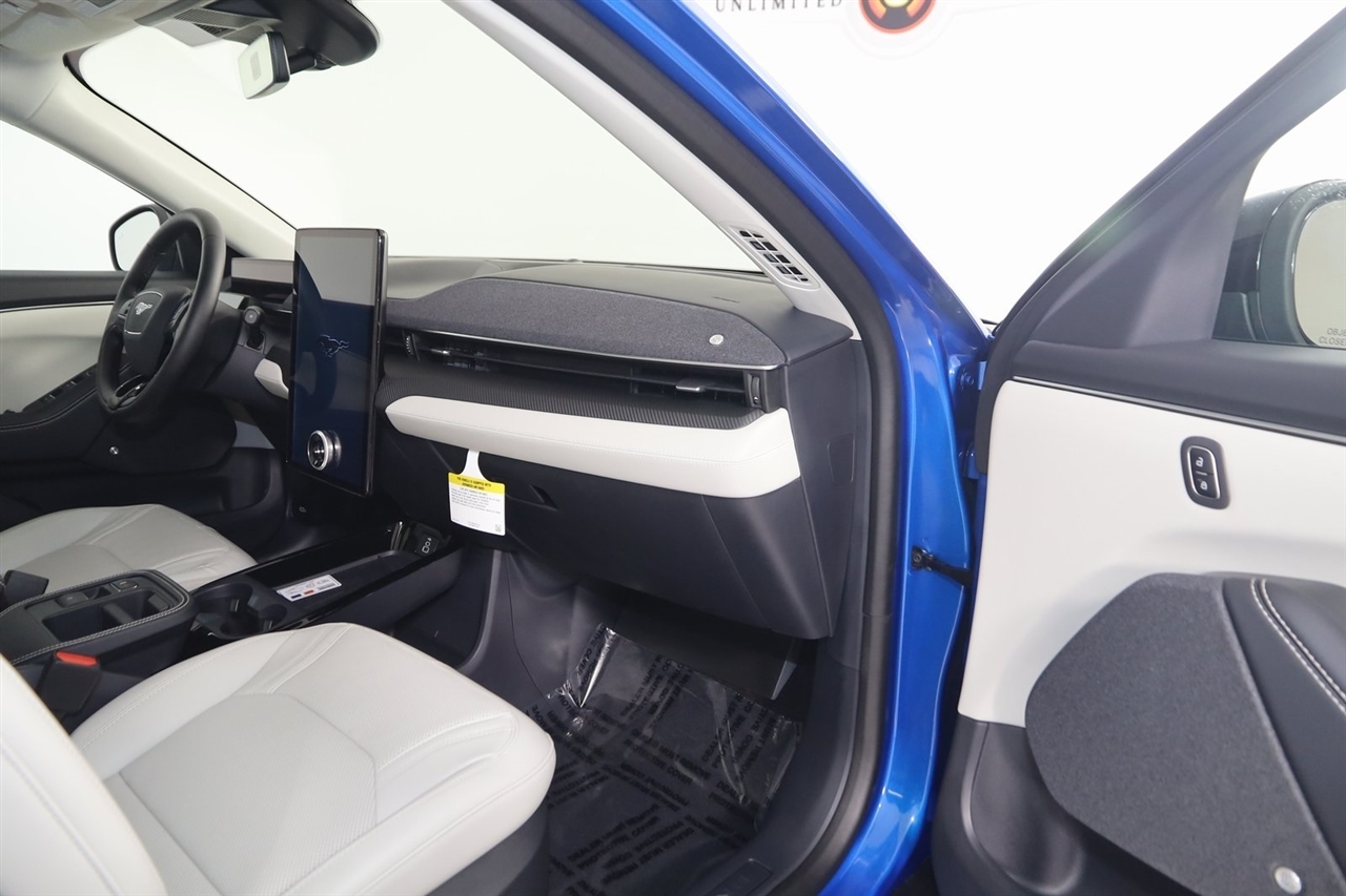 Ford Mustang Mach-E  2025