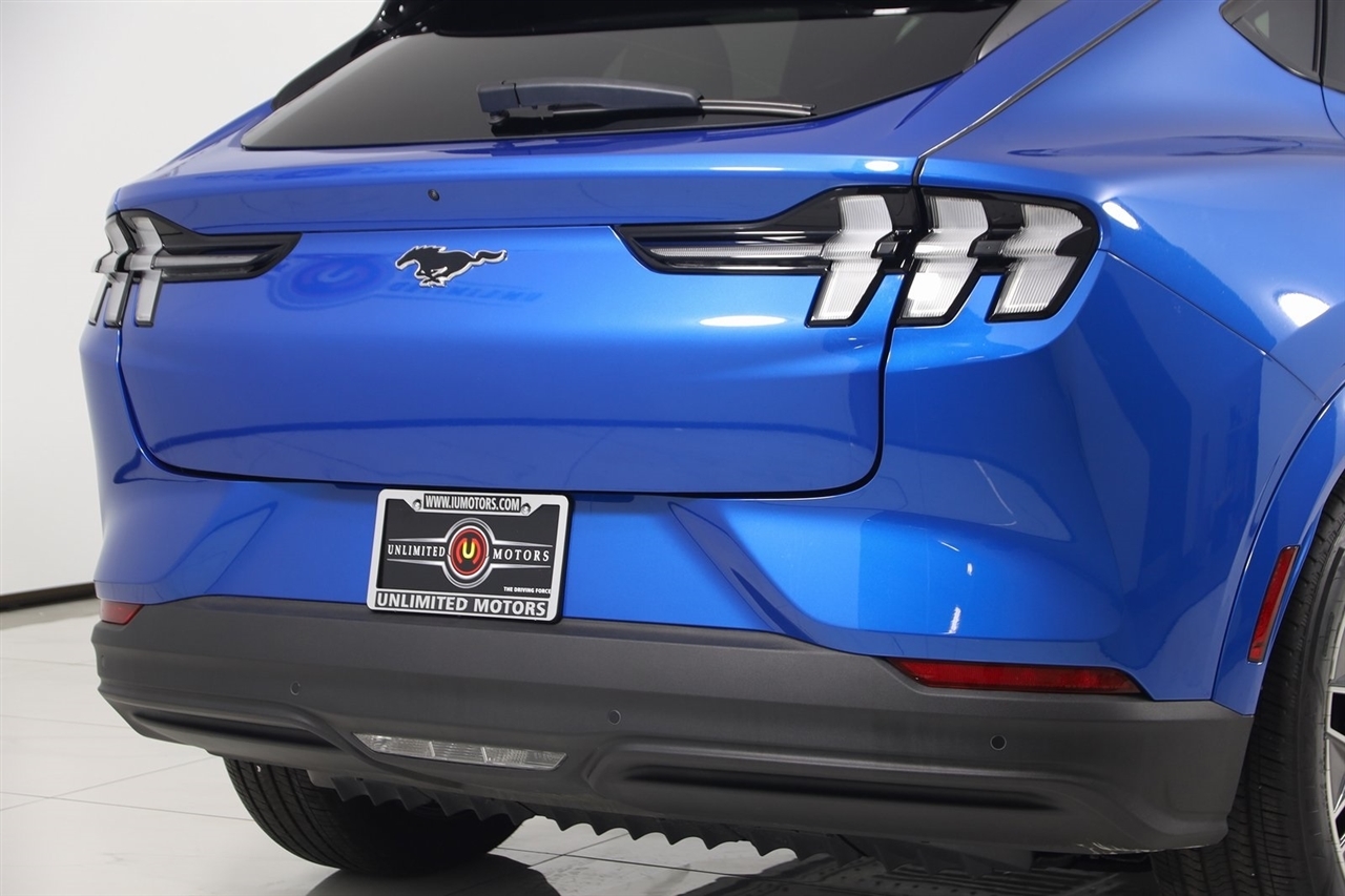 Ford Mustang Mach-E  2025