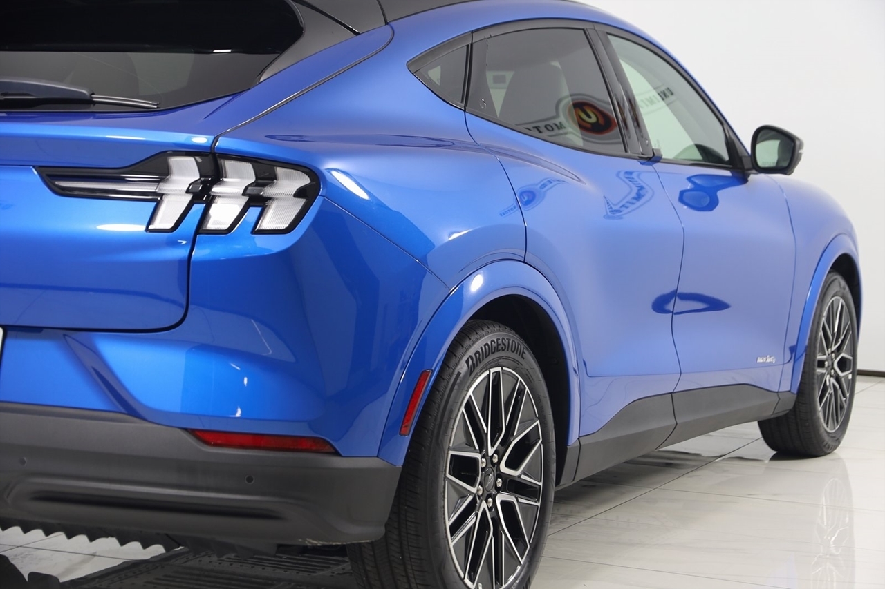 Ford Mustang Mach-E  2025