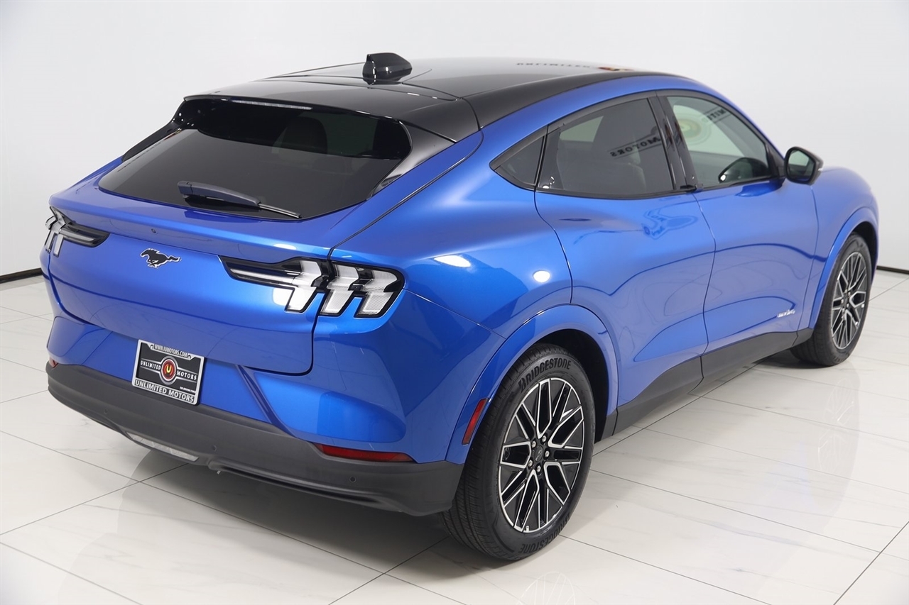 Ford Mustang Mach-E  2025