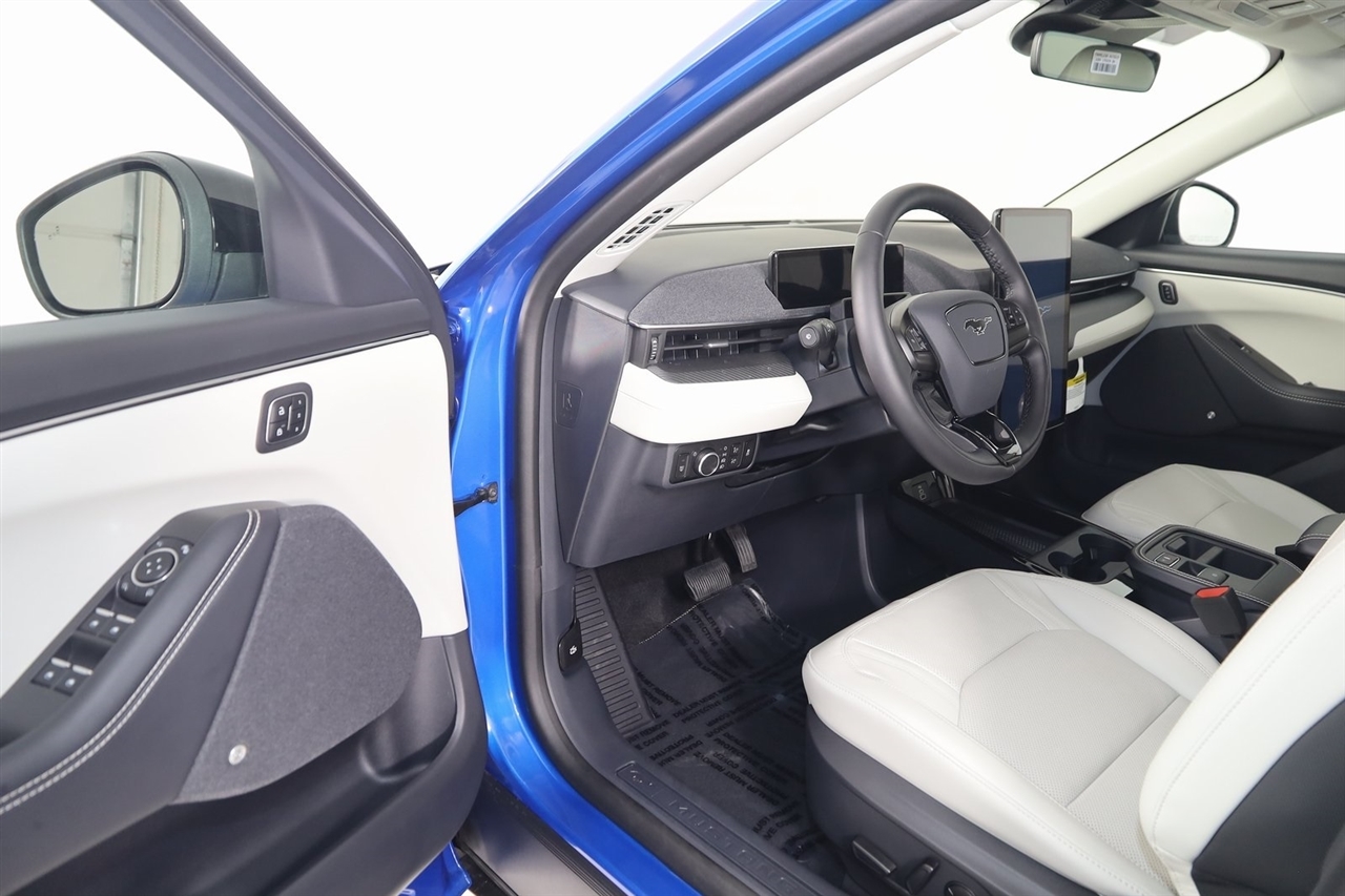 Ford Mustang Mach-E  2025