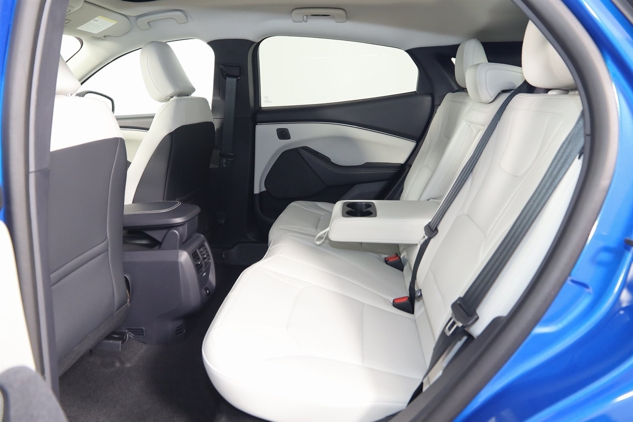 Ford Mustang Mach-E  2025