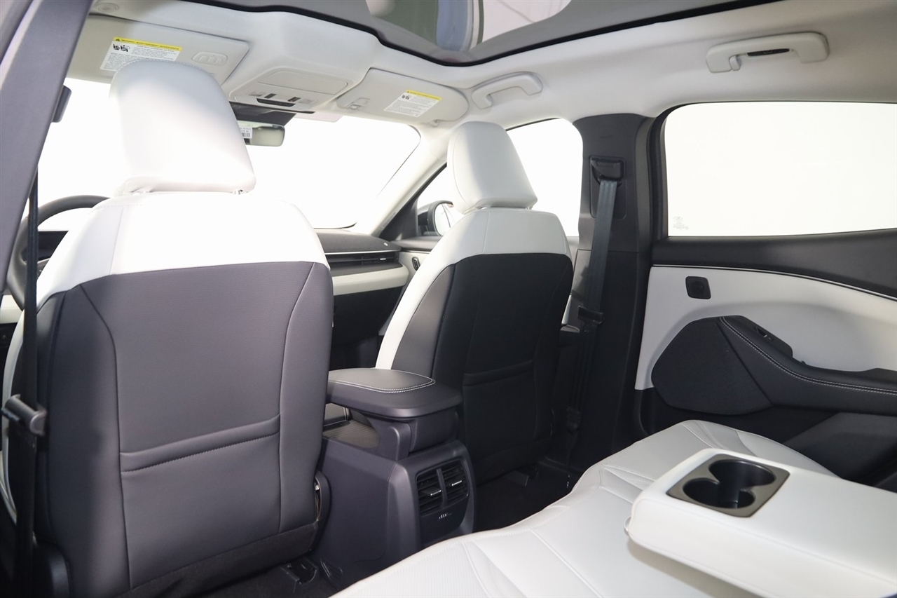 Ford Mustang Mach-E  2025