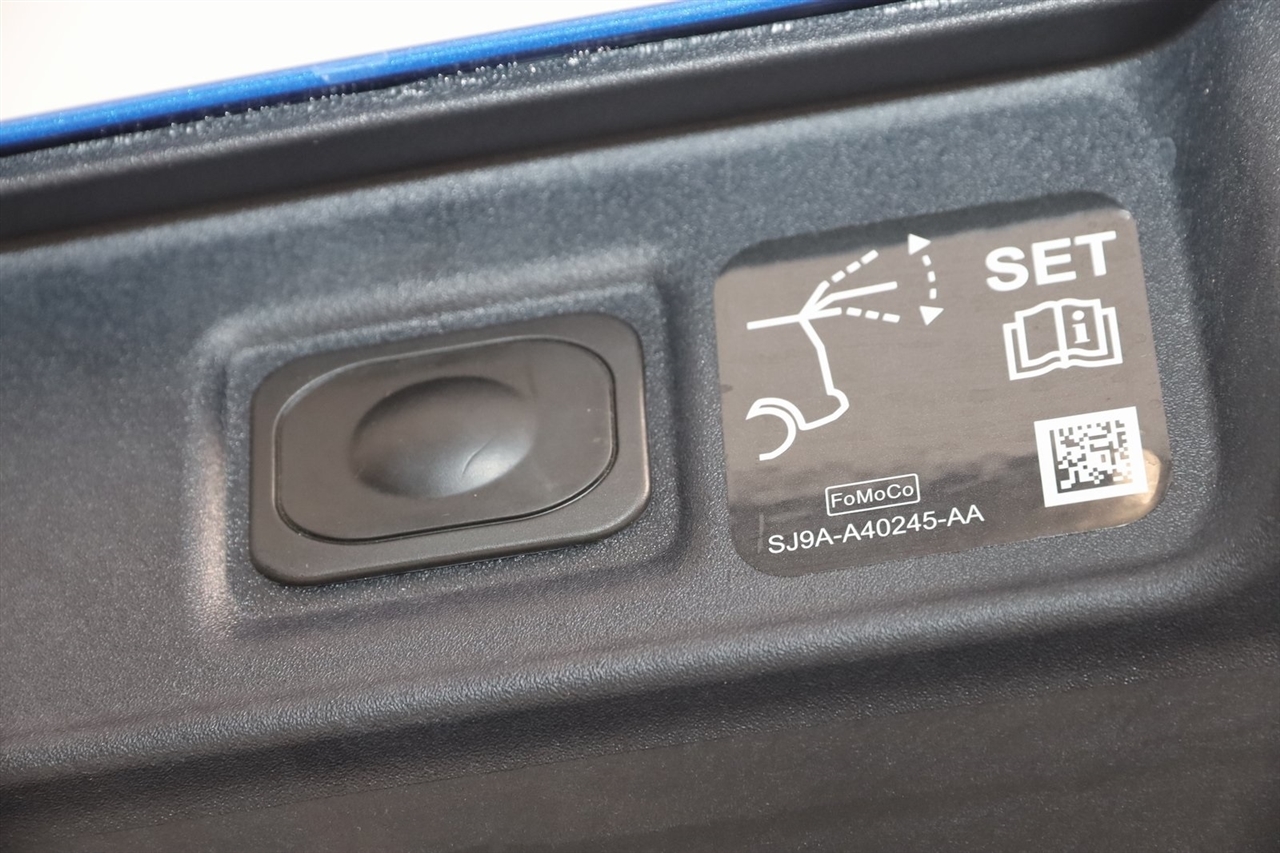 Ford Mustang Mach-E  2025