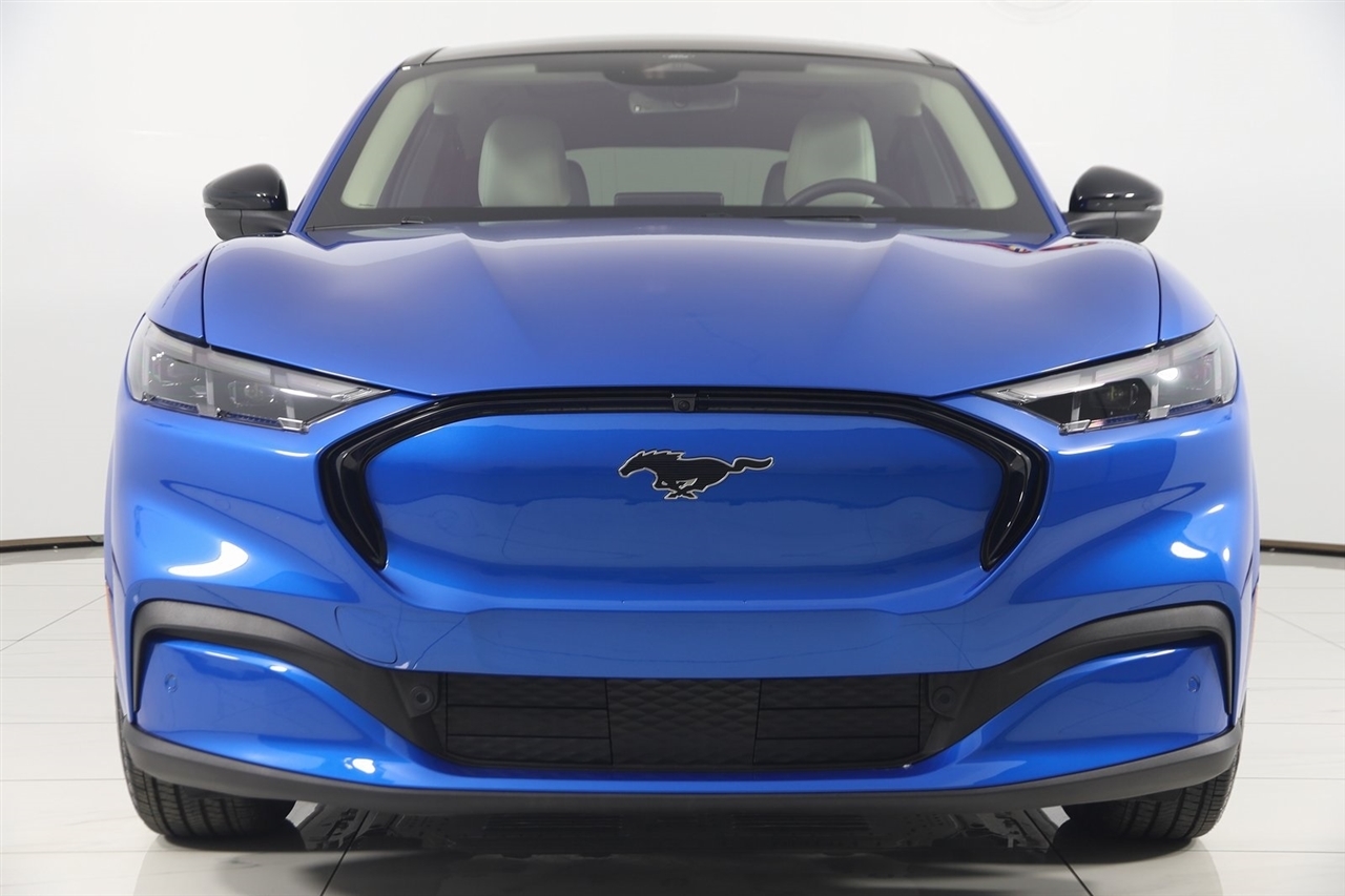 Ford Mustang Mach-E  2025