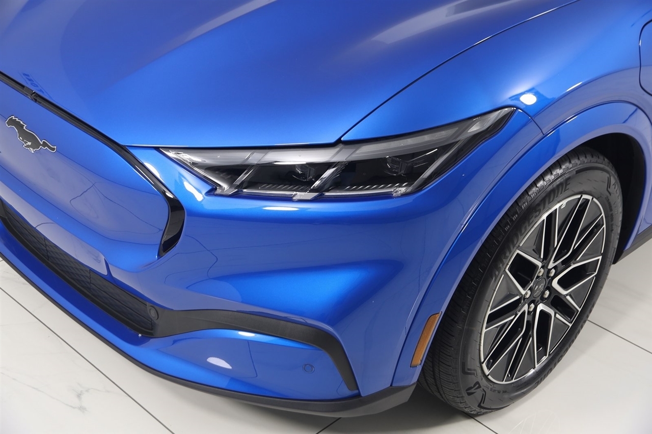 Ford Mustang Mach-E  2025