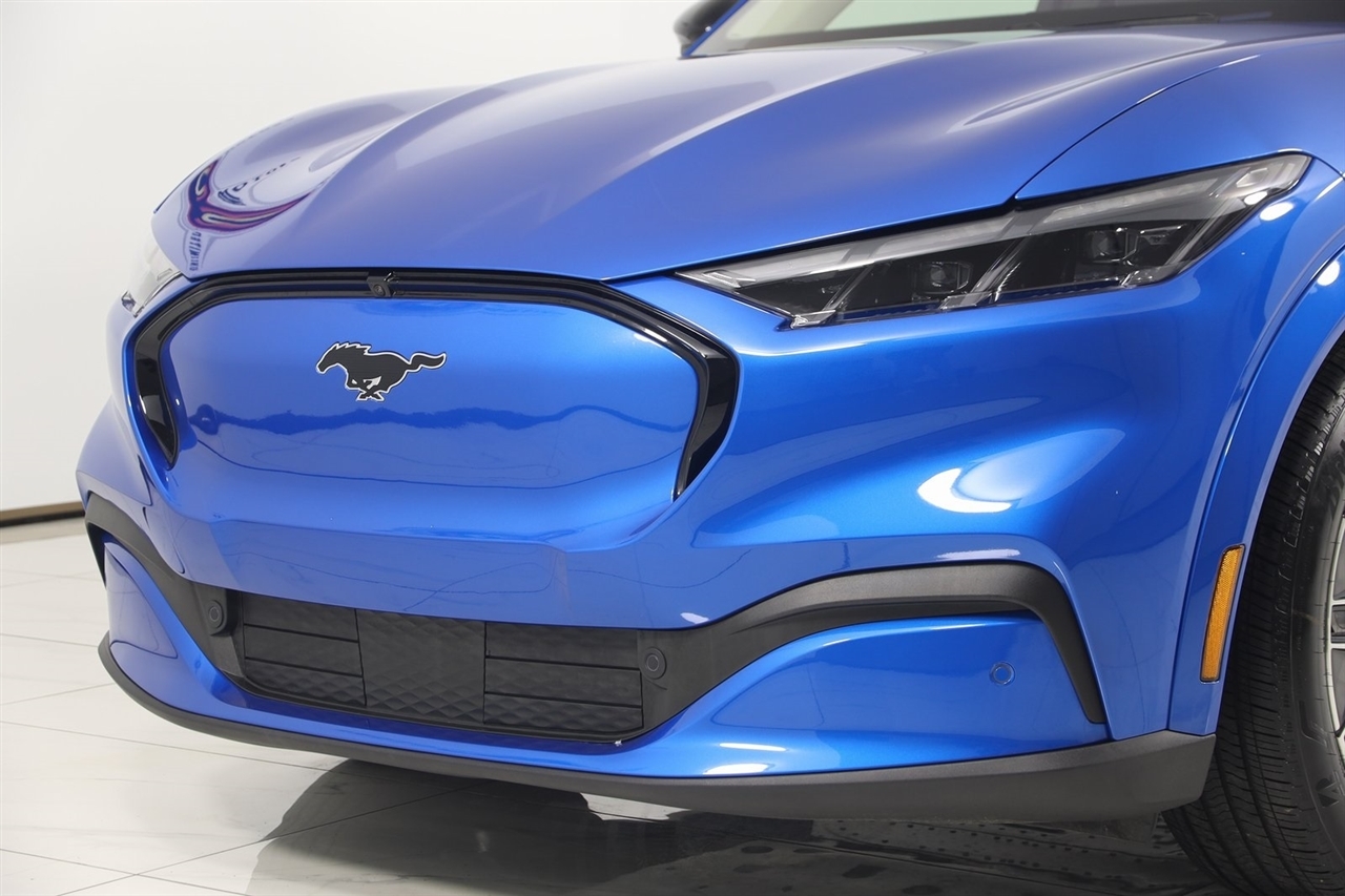 Ford Mustang Mach-E  2025